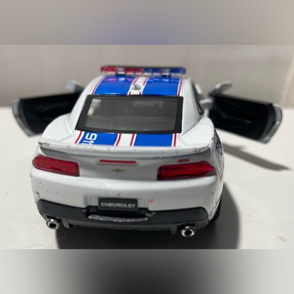 2014 Chevrolet Camaro Police Car Die Cast Rescue Vehicle toy - Picture 4 of 6